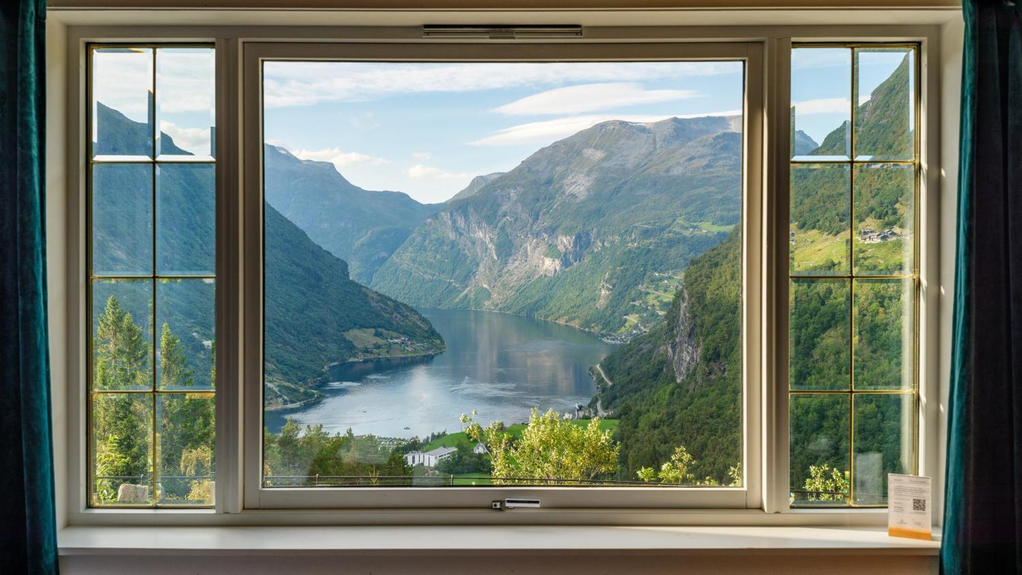 Hotel Utsikten - By Classic Norway Hotels Гейрангер Экстерьер фото
